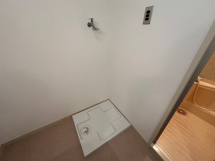 物件内観写真10　(洗濯機置場)