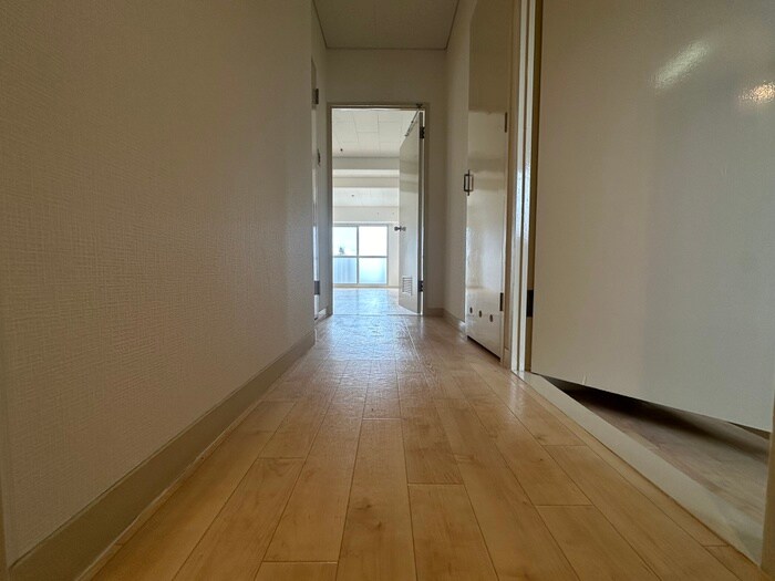 物件内観写真16　(廊下)