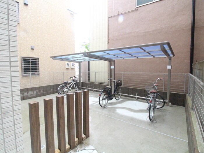 物件外観写真3　(駐輪場)