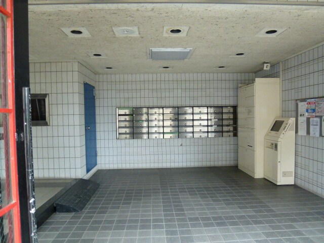 物件外観写真4　(エントランス部分)