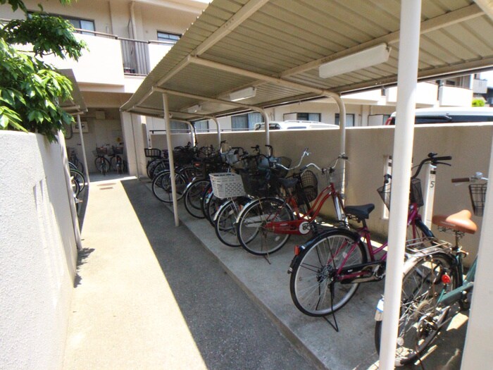 物件外観写真5　(エントランス部分)