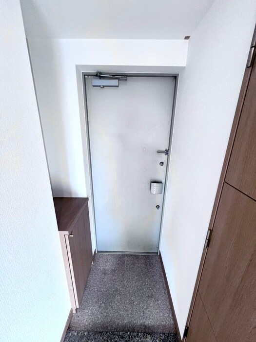 物件内観写真12　(玄関)