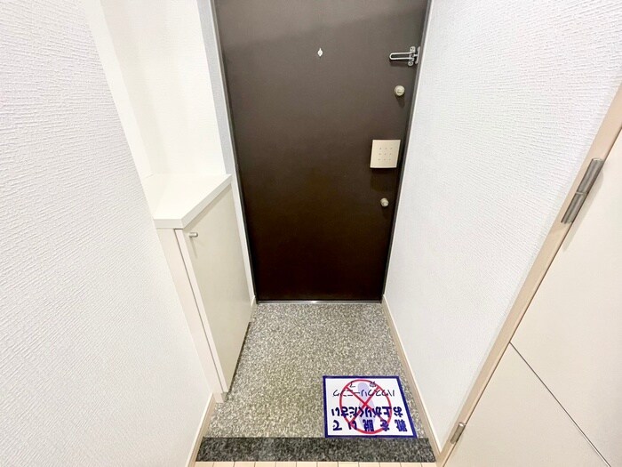 物件内観写真13　(玄関)