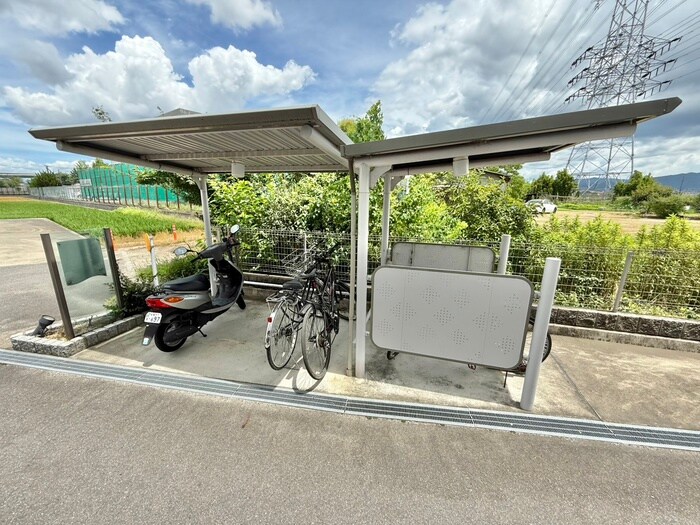 物件外観写真3　(駐輪場)