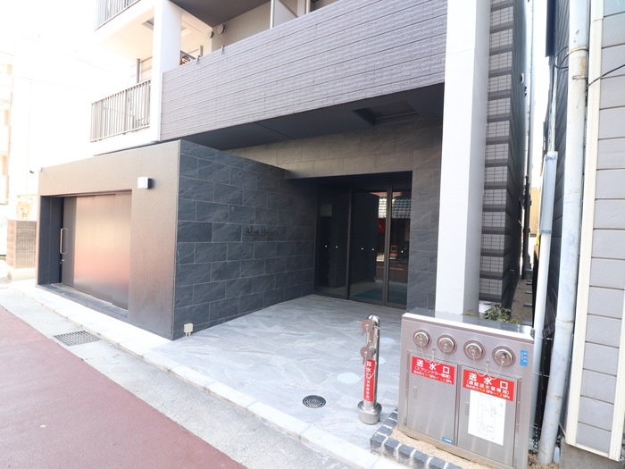 物件外観写真6　(エントランス部分)