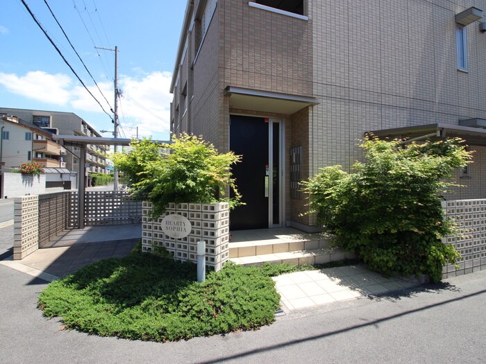 物件外観写真5　(エントランス部分)