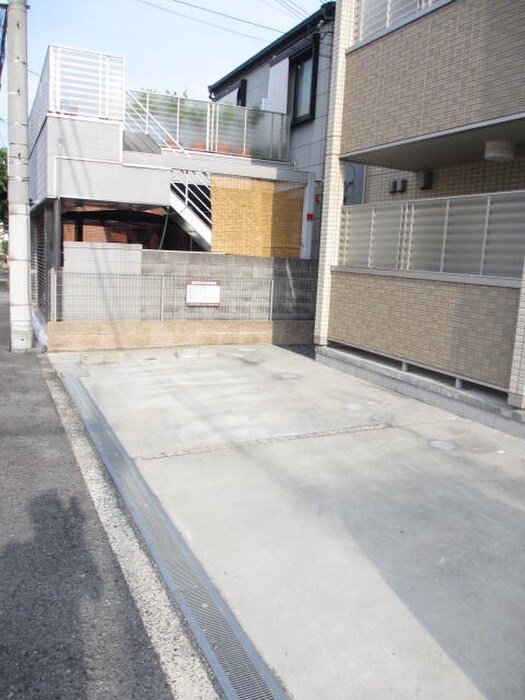 物件外観写真6　(駐車場)