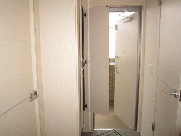 物件内観写真14　(玄関)