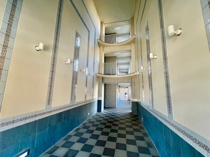 物件外観写真4　(エントランス部分)