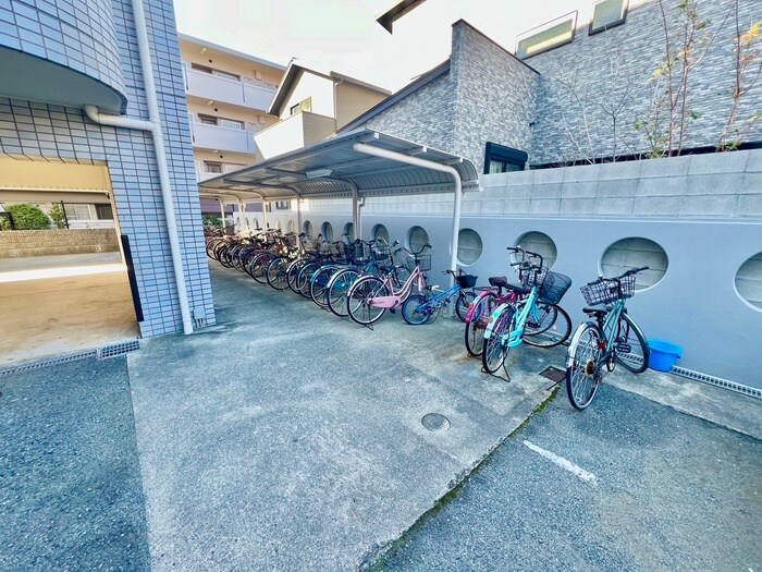 物件外観写真6　(駐輪場)