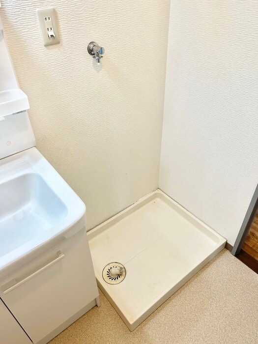 物件内観写真15　(洗濯機置場)