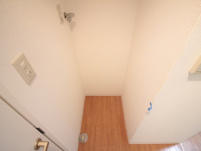 物件内観写真14　(洗濯機置場)
