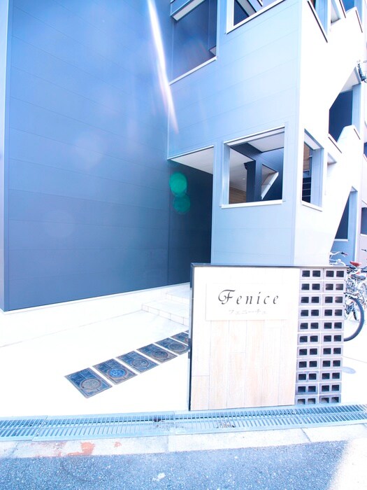 物件外観写真4　(エントランス部分)