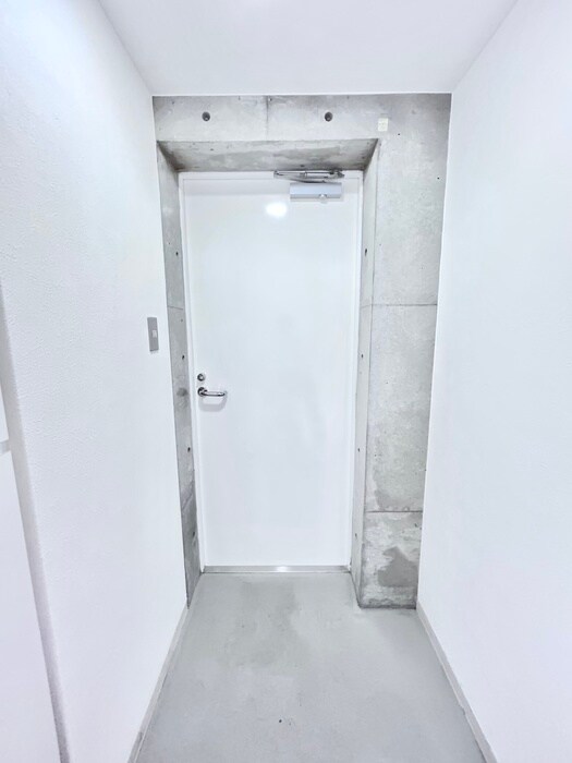 物件内観写真13　(玄関)