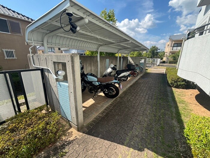 物件外観写真4　(駐輪場)