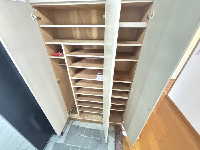 物件内観写真15　(靴箱)