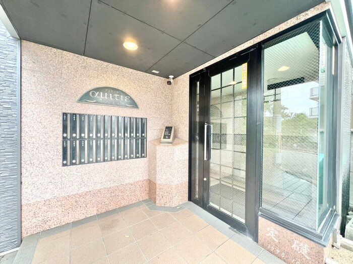 物件外観写真5　(エントランス部分)