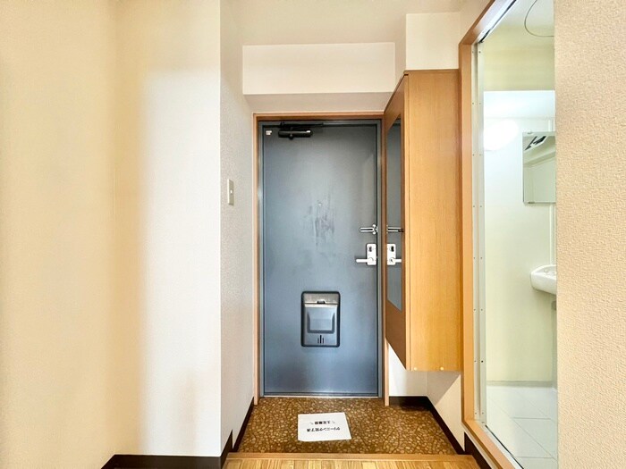 物件内観写真16　(玄関)