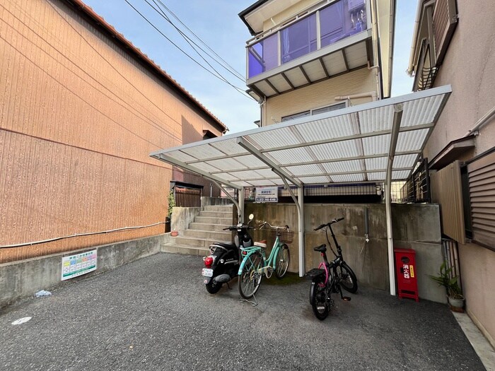 物件外観写真3　(駐輪場)