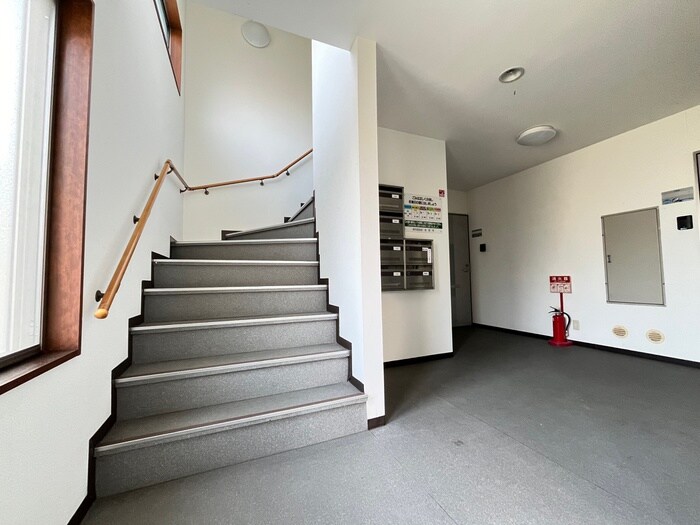 物件外観写真5　(エントランス部分)