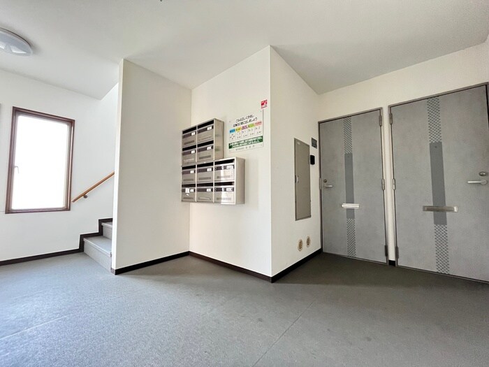 物件外観写真6　(エントランス部分)