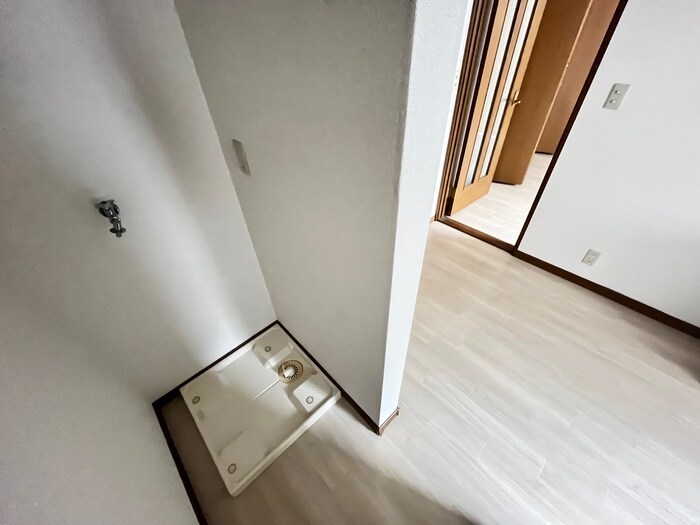 物件内観写真11　(洗濯機置場)