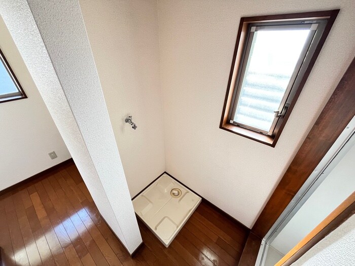 物件内観写真12　(洗濯機置場)