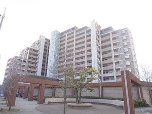 ﾌﾟﾗｳﾄﾞｼﾃｨ高槻ｽﾃｰｼﾞｱ（203）外観写真