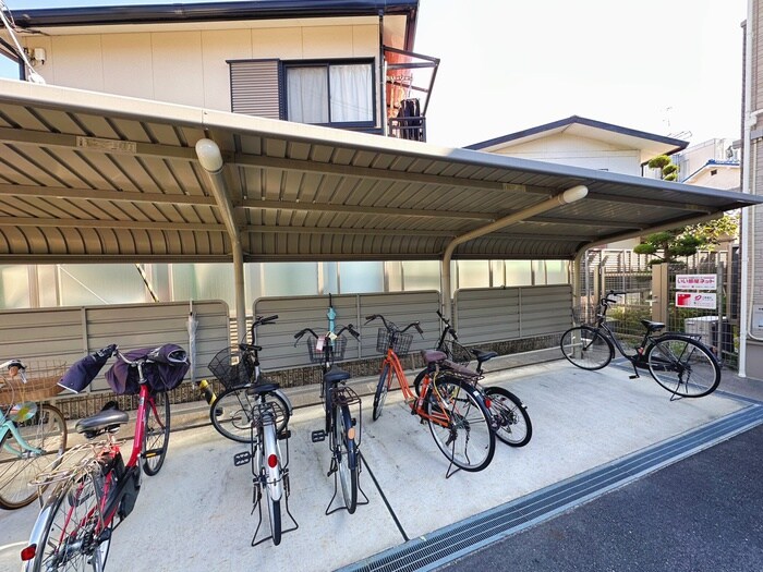 物件外観写真4　(駐輪場)