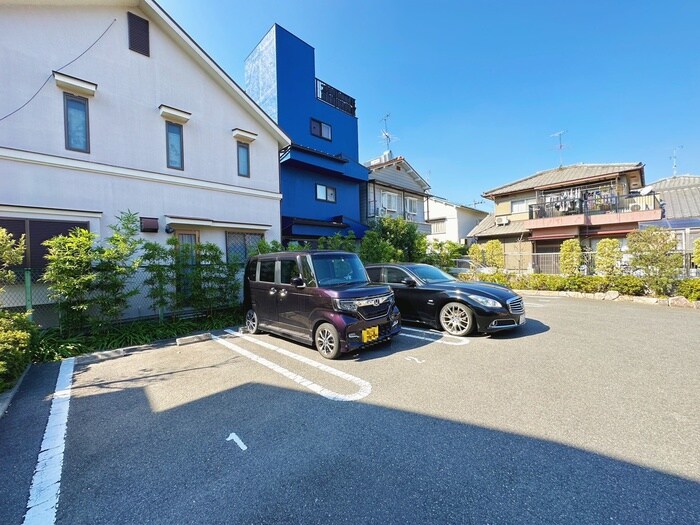 物件外観写真5　(駐車場)