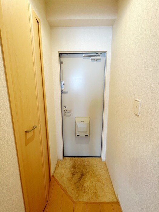 物件内観写真16　(玄関)
