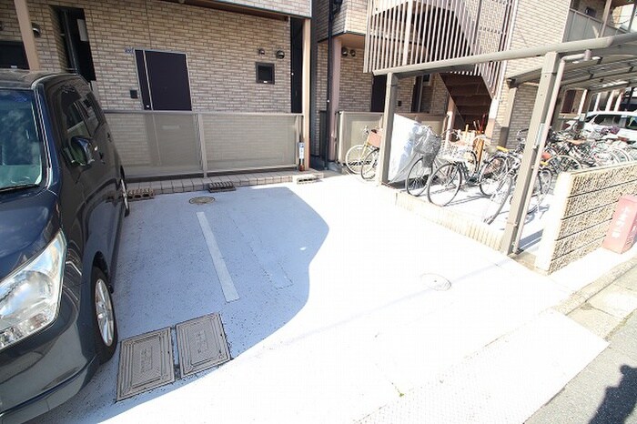 物件外観写真4　(駐車場)