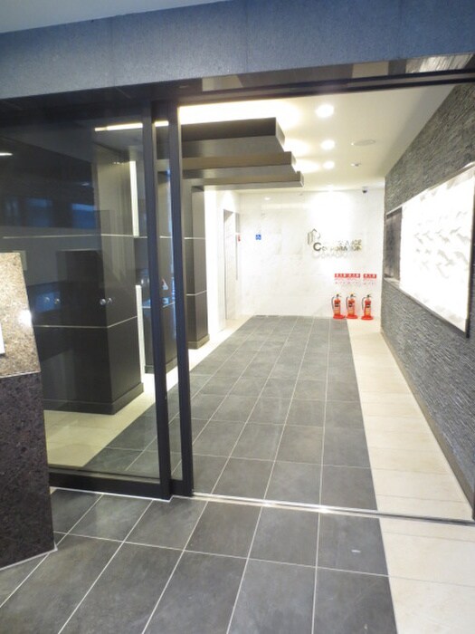 物件外観写真2　(エントランス部分)