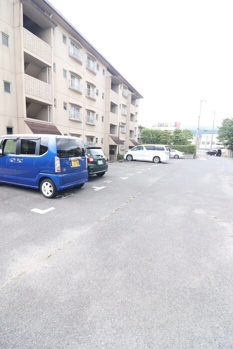 物件外観写真2　(駐車場)