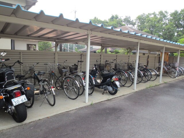 物件外観写真3　(駐輪場)