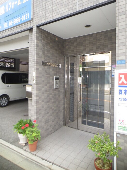 物件外観写真3　(エントランス部分)