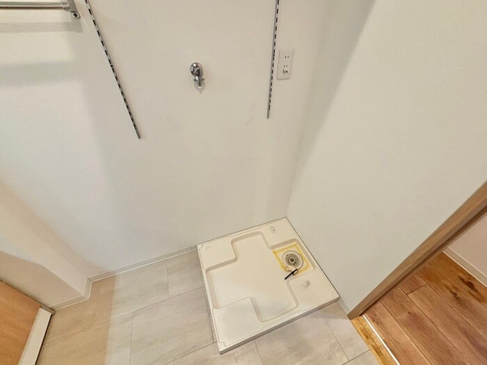 物件内観写真18　(洗濯機置場)