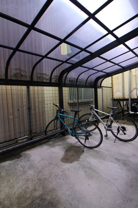 物件外観写真4　(駐輪場)