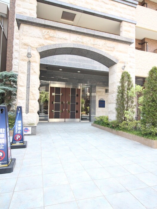 物件外観写真2　(エントランス部分)