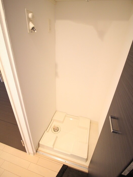 物件内観写真13　(洗濯機置場)