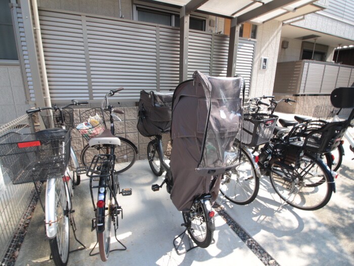 物件外観写真3　(駐輪場)