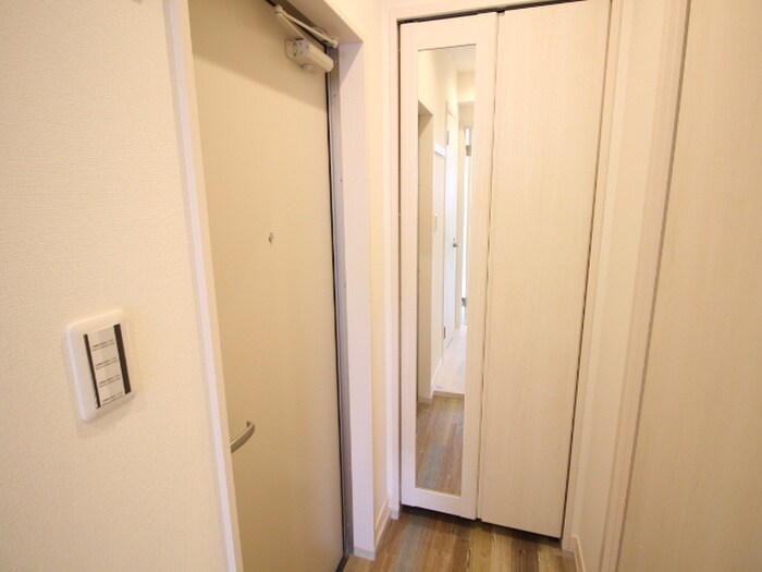 物件内観写真16　(玄関)