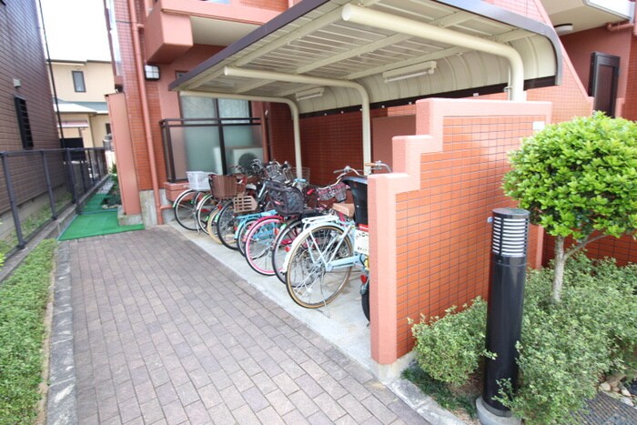 物件外観写真5　(駐輪場)