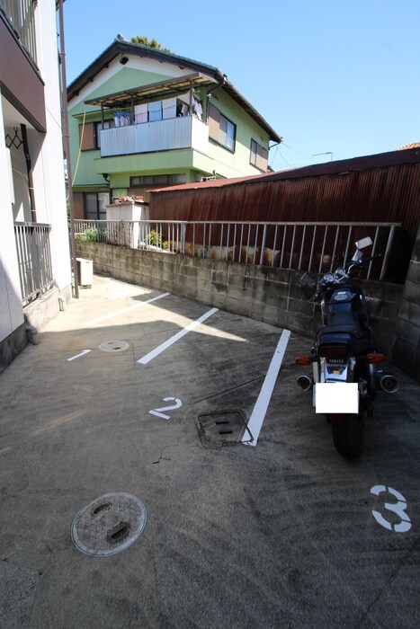 物件外観写真4　(駐輪場)