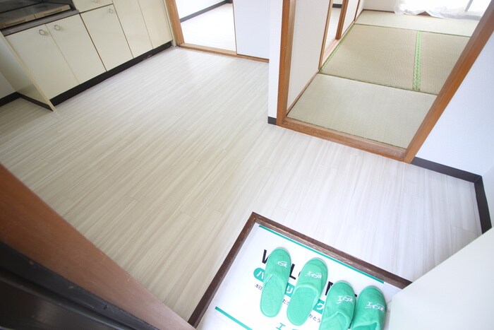 サンハイツ中桜塚の玄関