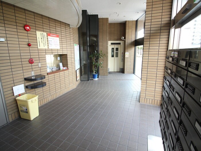 物件外観写真5　(エントランス部分)