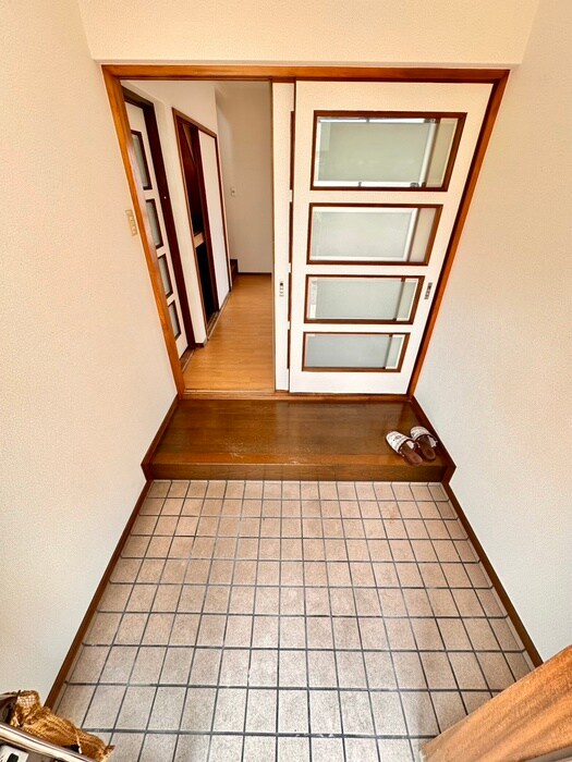 物件内観写真16　(玄関)