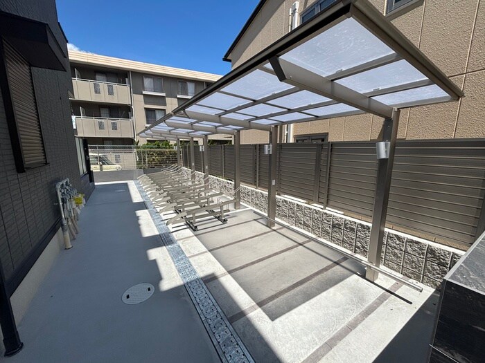 物件外観写真4　(駐輪場)