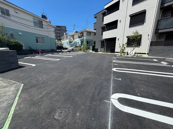 物件外観写真5　(駐車場)