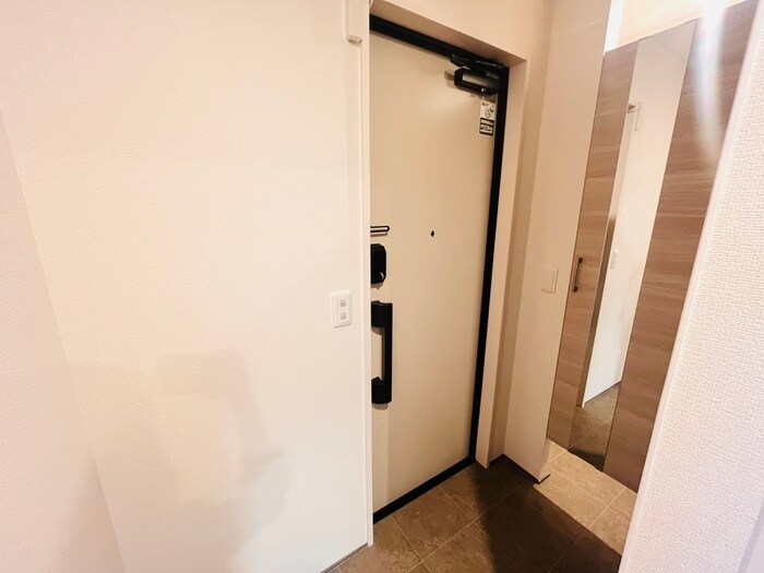 物件内観写真17　(玄関)